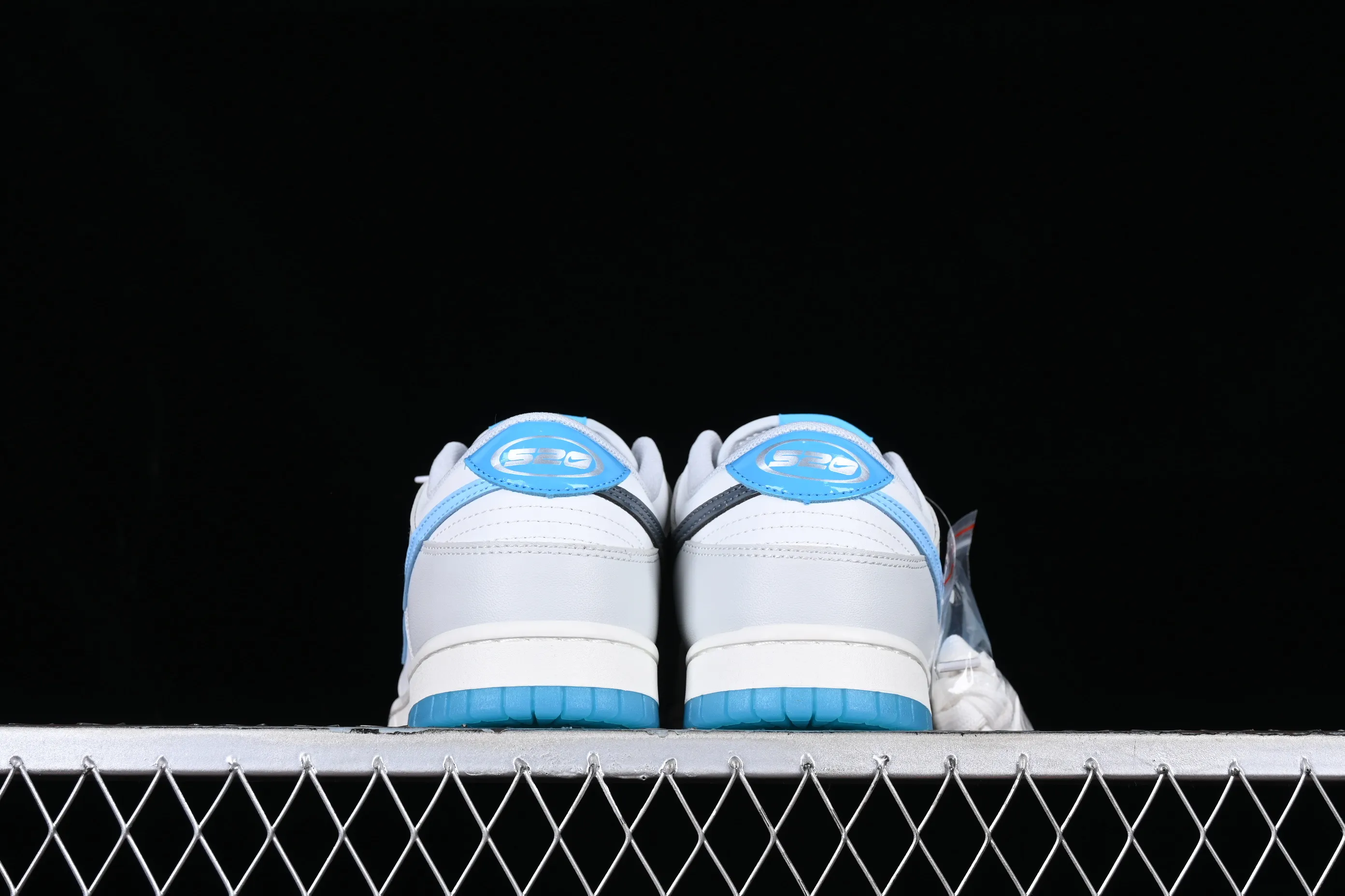 All Categories Nk SB Dunk Series Nk SB Dunk Low Low-top sneakers Cost-effective version Nk SB Dunk Low "520" Valentine's Day limited SB low-top sports and leisure sneakers FN3433-141